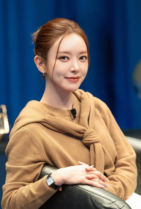 [서울=뉴시스] 그룹 'AOA' 출신 초아가 확 달라진 비주얼로 지상파 방송에 복귀했다. (사진 = 초아 인스타그램 캡처) 2026.03.01. photo@newsis *재판매 및 DB 금지