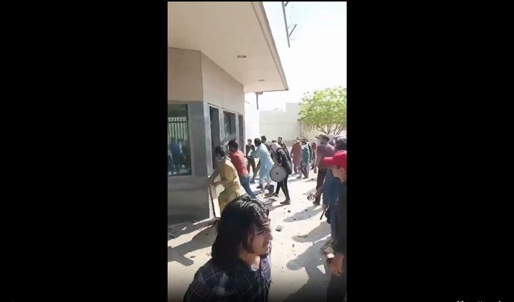 '하메네이 사살' 반발 확산…파키스탄서 美영사관 난입 시도로 9명 사망