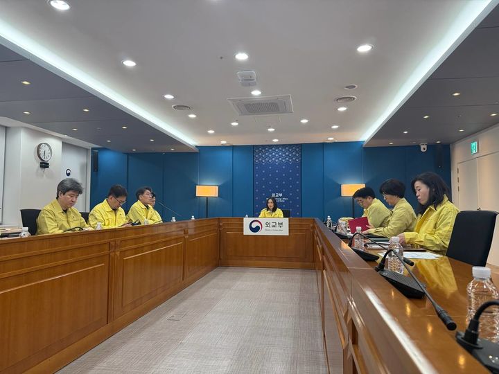 [서울=뉴시스] 외교부는 현 중동 지역 상황 관련해 전날(28일)에 이어 오늘(1일)도 김진아 2차관 주재로 주이란대사관, 주이스라엘대사관 및 바레인, 아랍에미리트(UAE) 등 인근국 주재 공관과 본부-공관 합동 상황점검회의를 개최했다. (사진=외교부 제공) 2026.03.01. photo@newsis.com *재판매 및 DB 금지