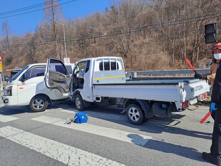 완주 상관면 도로 1t 트럭간 추돌사고…1명 숨져