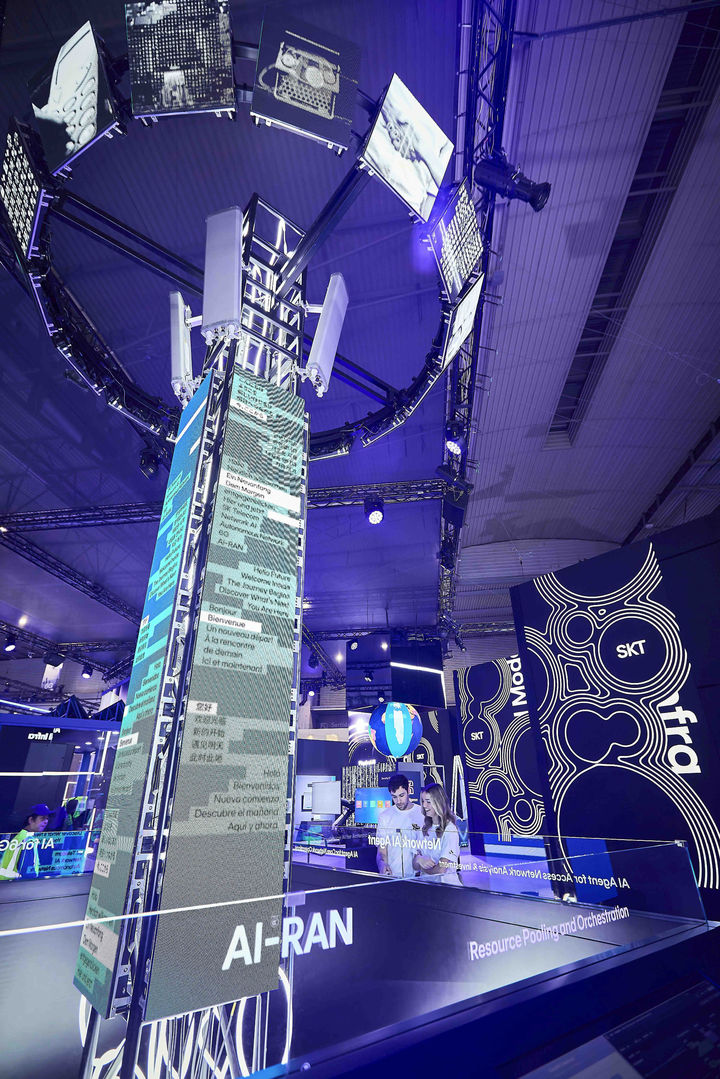[서울=뉴시스] 추상철 기자 = SK텔레콤은 2일(현지 시간) 스페인 바르셀로나에서 개막하는 '모바일 월드 콩그레스 2026(MWC26)에서 AI 인프라 · 모델 · 서비스 전반을 아우르는 ‘풀스택(Full-Stack) AI’ 경쟁력을 선보인다고 1일 밝혔다. (사진= 삼성전자 제공) 2026.03.01. photo@newsis.com *재판매 및 DB 금지