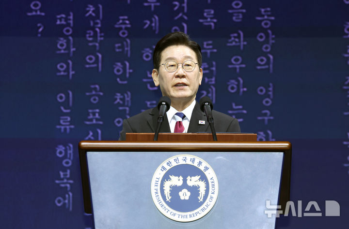 [서울=뉴시스] 최동준 기자 = 이재명 대통령이 1일 서울 강남구 코엑스에서 열린 제107주년 3·1절 기념식에서 기념사를 하고 있다. (청와대통신사진기자단) 2026.03.01. photocdj@newsis.com