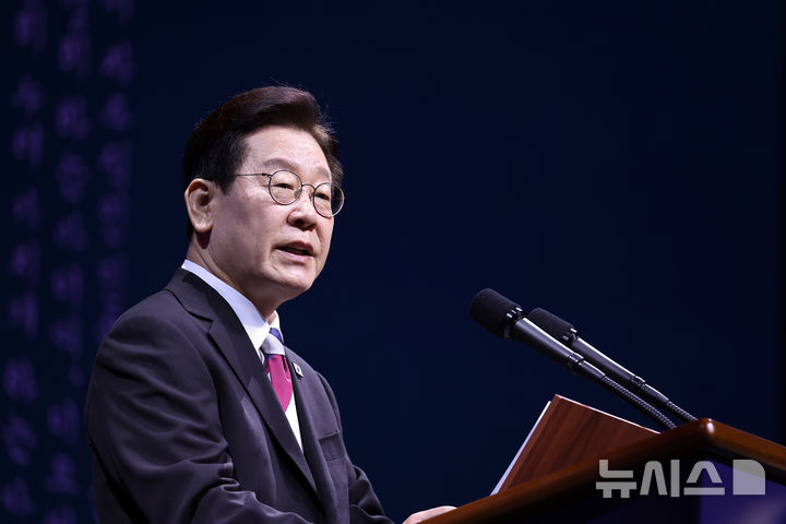 [서울=뉴시스] 최동준 기자 = 이재명 대통령이 1일 서울 강남구 코엑스에서 열린 제107주년 3·1절 기념식에서 기념사를 하고 있다. (청와대통신사진기자단) 2026.03.01. photocdj@newsis.com