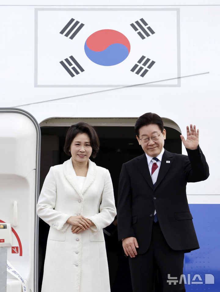이 대통령, 싱가포르·필리핀 국빈 방문차 출국…"아세안에 대한 애정 각별"(종합)