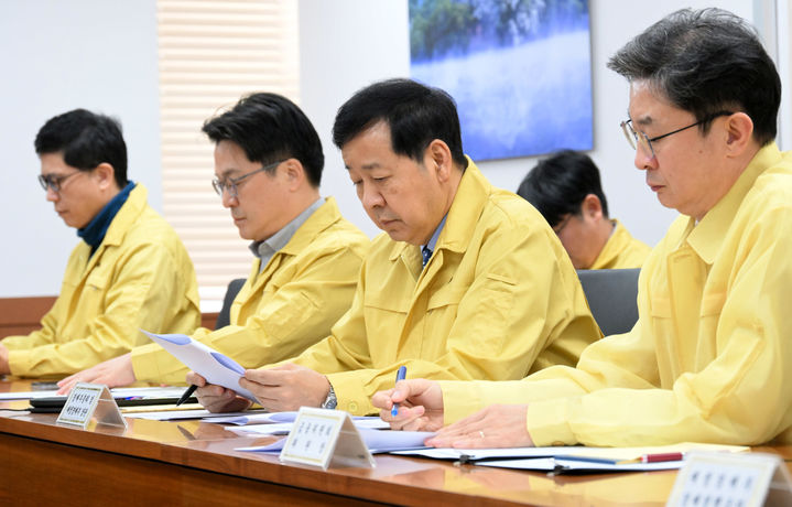 [서울=뉴시스] 추상철 기자 = 구윤철 부총리 겸 재정경제부 장관이 1일 서울 종로구 정부서울청사에서 열린 '이란 관련 관계기관 합동 상황점검회의'를 주재하고 있다. (사진= 재정경제부 제공) 2026.03.01. photo@newsis.com *재판매 및 DB 금지