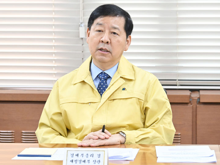 [서울=뉴시스] 추상철 기자 = 구윤철 부총리 겸 재정경제부 장관이 1일 서울 종로구 정부서울청사에서 열린 '이란 관련 관계기관 합동 상황점검회의'를 주재하고 있다. (사진= 재정경제부 제공) 2026.03.01. photo@newsis.com *재판매 및 DB 금지