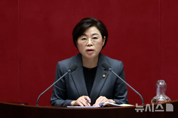 [서울=뉴시스] 고승민 기자 = 김정재 국민의힘 의원이 1일 서울 여의도 국회에서 열린 제432회 국회(임시회) 제8차 본회의에서 국민투표법 전부개정법률안(대안) 수정안에 대한 무제한토론을 하고 있다. 2026.03.01. kkssmm99@newsis.com