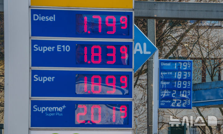 [AP/뉴시스] 독일 프랑크푸르트 주유소의 휘발유 가격 