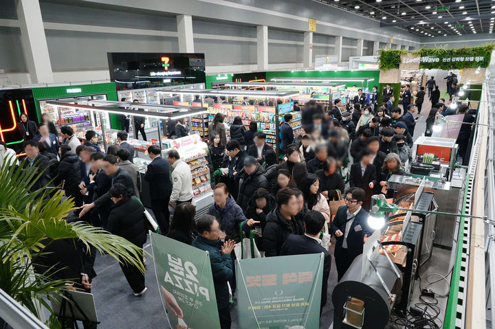 [서울=뉴시스] 세븐일레븐은 전국 경영주 및 파트너사와 함께하는 '2026 상품 전시회'를 오는 4~6일 서울 양재 aT센터에서 진행한다고 2일 밝혔다. *재판매 및 DB 금지