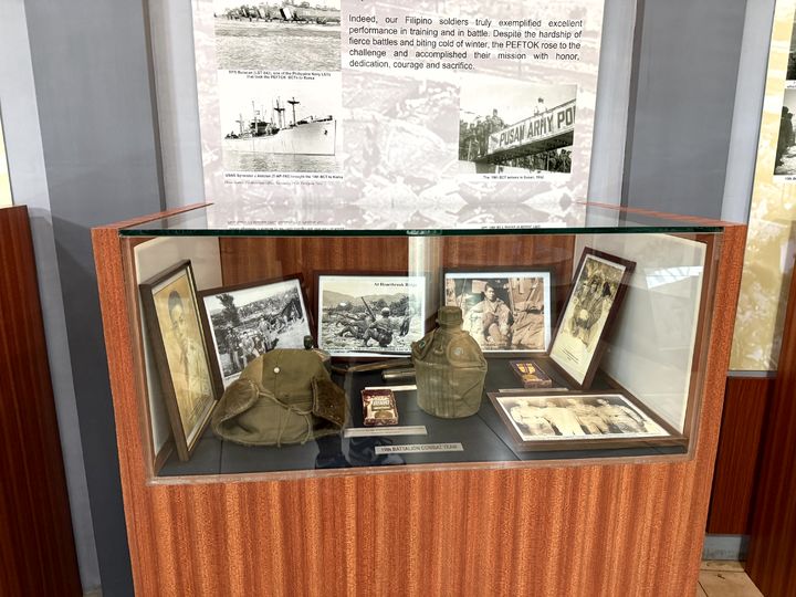 [서울=뉴시스] 필리핀 한국전 참전 기념관에 전시된 필리핀 한국 원정군 용사의 소지품들. (사진=현대차그룹 제공) photo@newsis.com *재판매 및 DB 금지