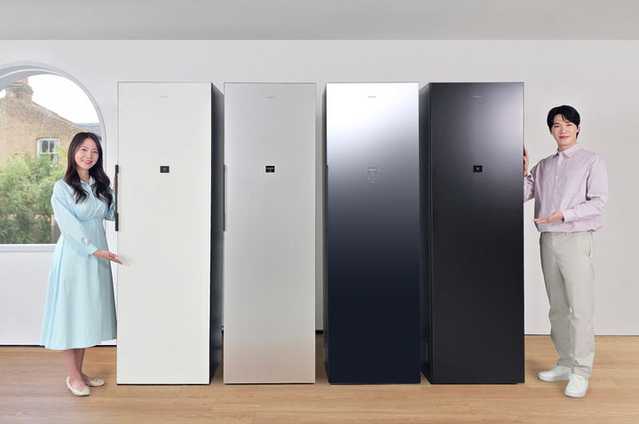 [서울=뉴시스] 삼성전자가 인공지능(AI) 기능과 성능을 강화한 2026년형 '비스포크 AI 에어드레서'를 출시한다고 2일 밝혔다. (사진=삼성전자 제공) photo@newsis.com *재판매 및 DB 금지