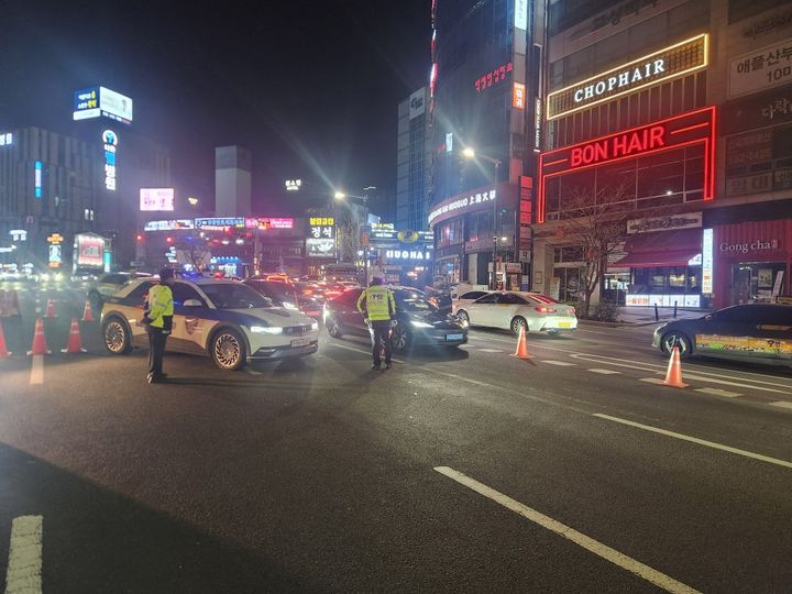 [홍성=뉴시스] 충남경찰청 등이 천안과 아산 등지에서 폭주족들에 대한 대대적인 단속을 실시했다. (사진=충남경찰청 제공) 2026.03.02 photo@newsis.com *재판매 및 DB 금지