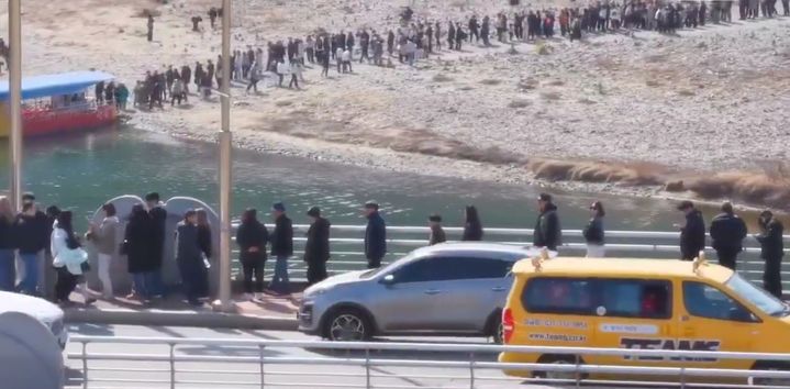 영화 흥행에 '영월 청령포' 들썩…배 타는 데만 2시간 대기줄