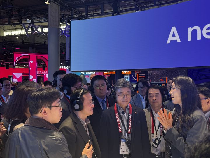 노태문 삼성전자 사장, 스페인 MWC26서 정재헌 SKT 대표 만나