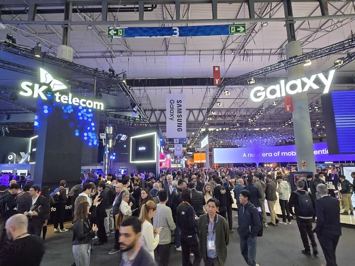 [바르셀로나(스페인)=뉴시스] 스페인 바르셀로나에서 세계 최대 이동통신 박람회 MWC26이 2일(현지시간) 개막했다. 다만 미국과 이스라엘의 이란 공격으로 중동 경유 항공편이 결항되면서 일정에 차질을 빚는 사례가 발생했다. (사진=공동취재단) *재판매 및 DB 금지