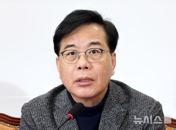 [서울=뉴시스] 김금보 기자 = 송언석 국민의힘 원내대표가 2일 오전 서울 여의도 국회에서 열린 최고위원회의에서 발언을 하고 있다. 2026.03.02. kgb@newsis.com