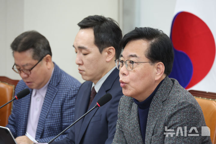 [서울=뉴시스] 김금보 기자 = 송언석 국민의힘 원내대표가 2일 오전 서울 여의도 국회에서 열린 최고위원회의에서 발언을 하고 있다. 2026.03.02. kgb@newsis.com