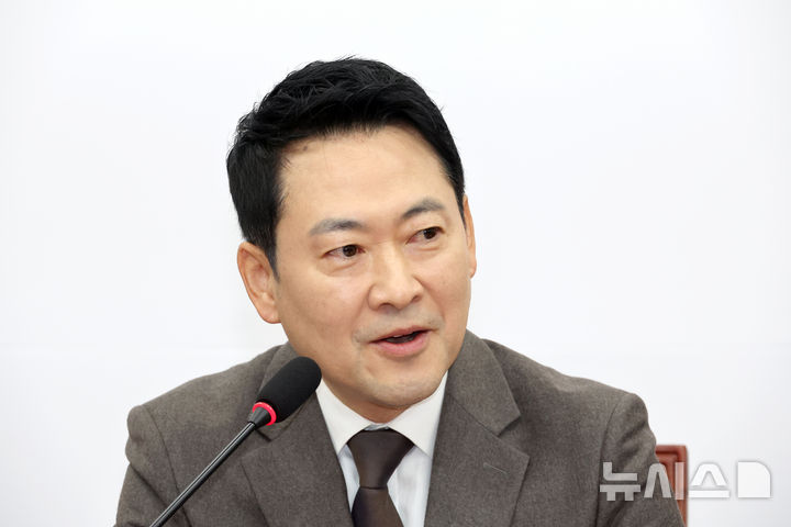 [서울=뉴시스] 김금보 기자 = 장동혁 국민의힘 대표가 2일 오전 서울 여의도 국회에서 열린 최고위원회의에서 발언을 하고 있다. 2026.03.02. kgb@newsis.com