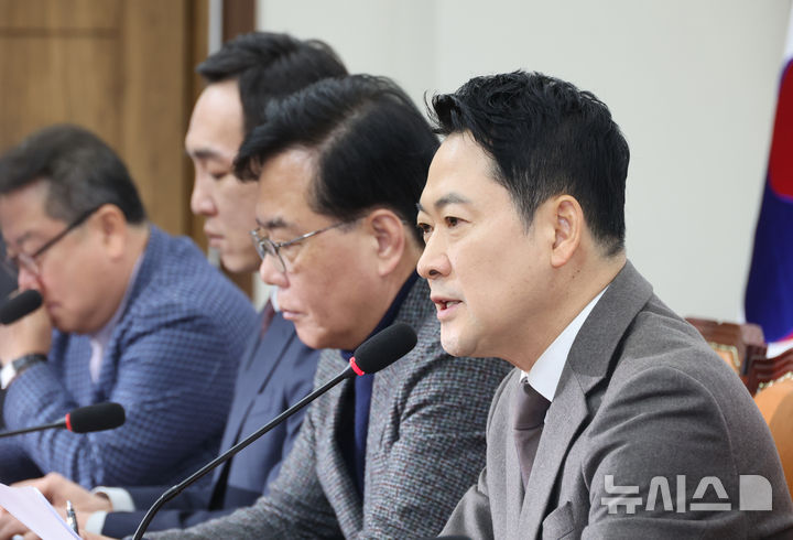 [서울=뉴시스] 김금보 기자 = 장동혁 국민의힘 대표가 2일 오전 서울 여의도 국회에서 열린 최고위원회의에서 발언을 하고 있다. 2026.03.02. kgb@newsis.com