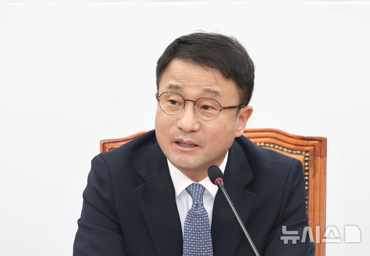 [서울=뉴시스] 김금보 기자 = 한병도 더불어민주당 원내대표가 2일 오전 서울 여의도 국회에서 열린 현안 관련 기자간담회에서 발언을 하고 있다. 2026.03.02. kgb@newsis.com