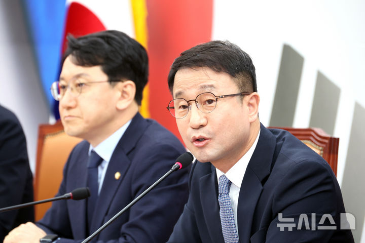 [서울=뉴시스] 김금보 기자 = 한병도 더불어민주당 원내대표가 2일 오전 서울 여의도 국회에서 열린 현안 관련 기자간담회에서 발언을 하고 있다. 2026.03.02. kgb@newsis.com