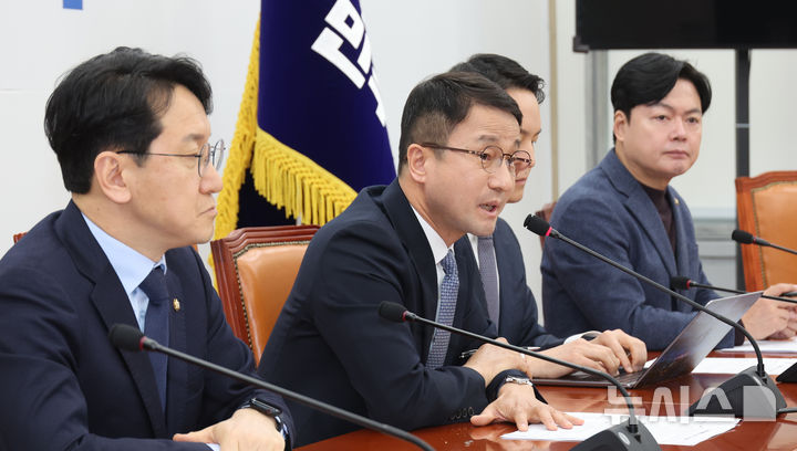 [서울=뉴시스] 김금보 기자 = 한병도 더불어민주당 원내대표가 2일 오전 서울 여의도 국회에서 열린 현안 관련 기자간담회에서 발언을 하고 있다. 2026.03.02. kgb@newsis.com