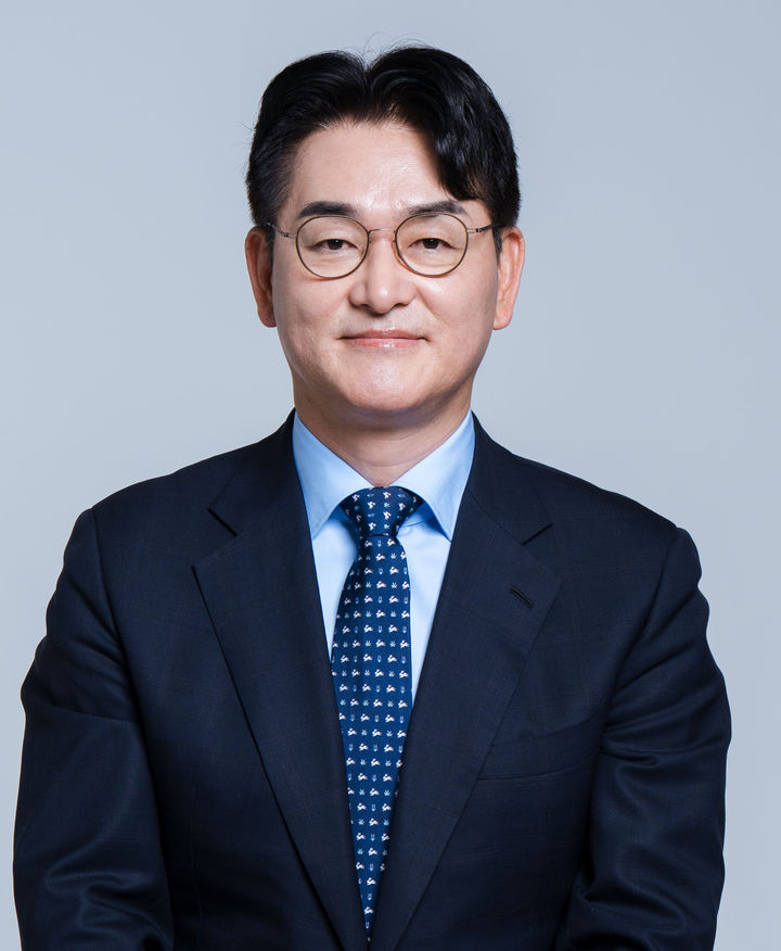 [서울=뉴시스] 이규연 홍보소통수석이 2일 청와대 춘추관에서 브리핑을 열고 규제합리화위원회 부위원장에 박용진 전 국회의원을 임명했다고 밝혔다. (사진=대통령실 제공) 2026.03.02. photo@newsis.com *재판매 및 DB 금지