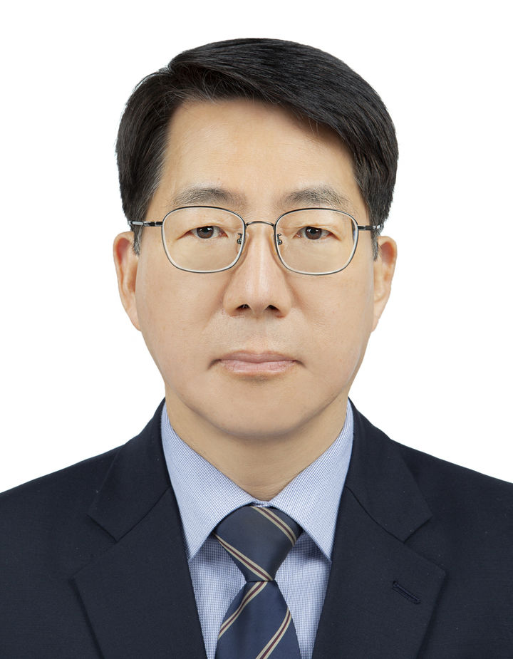 [서울=뉴시스] 이규연 홍보소통수석이 2일 청와대 춘추관에서 브리핑을 열고 해양수산부 장관 후보자에 황종우 전 해양수산부 기획조정실장을 지명했다고 밝혔다. (사진=대통령실 제공) 2026.03.02. photo@newsis.com *재판매 및 DB 금지