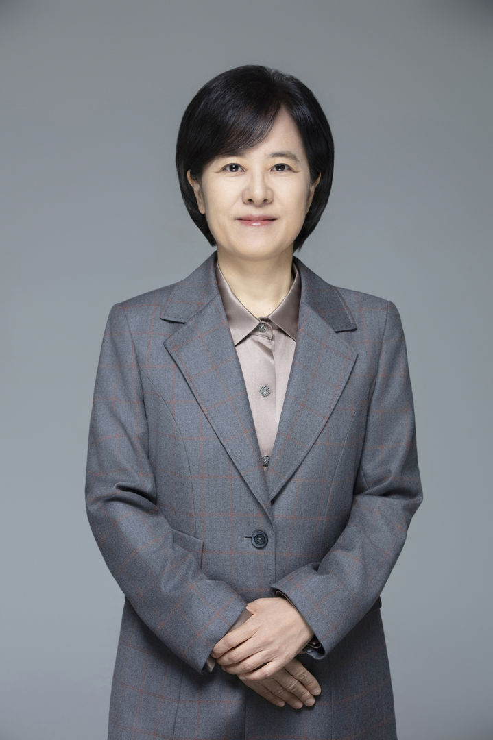 [서울=뉴시스] 이규연 홍보소통수석이 2일 청와대 춘추관에서 브리핑을 열고 중앙선거관리위원회 위원 후보자에 전현정 법무법인 LKB평산 구성원변호사를 임명했다고 밝혔다. (사진=대통령실 제공) 2026.03.02. photo@newsis.com *재판매 및 DB 금지