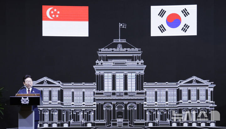 [싱가포르=뉴시스] 최동준 기자 = 싱가포르를 국빈 방문 중인 이재명 대통령이 2일(현지 시간) 한 호텔에서 열린 타르만 샨무가라트남 대통령과 국빈만찬에서 답사를 하고 있다. 2026.03.02. photocdj@newsis.com