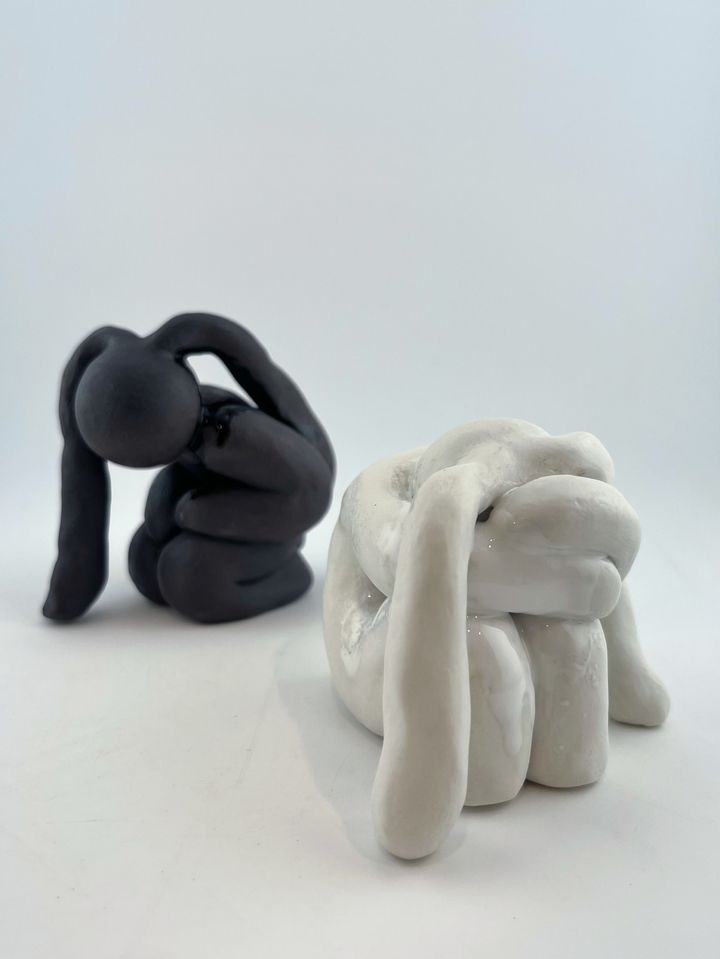 이나윤 개인전 ‘Don’t Speak’. 토끼 세라믹 작업 *재판매 및 DB 금지