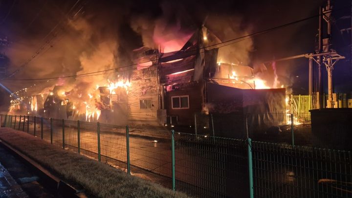 [천안=뉴시스] 2일 발생한 천안시 성거읍 건강기능식품 공장 화재 현장. (사진=천안서북소방서 제공) 2026.03.03 photo@newsis.com *재판매 및 DB 금지