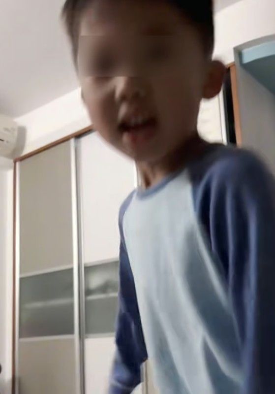 [뉴시스] 중국 남부에서 가족의 결혼 압박을 받던 20대 여성이 여섯 살 조카의 변호덕분에 난처한 상황을 벗어난 사연이 온라인에서 화제를 모으고 있다. (사진=도우인) *재판매 및 DB금지 *재판매 및 DB 금지