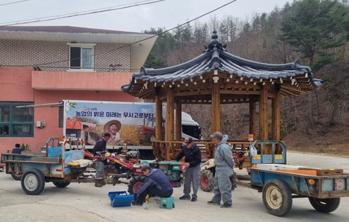 삼척시가 찾아가는 농업기계 순회수리로 농민들의 호응을 얻고 있다.(사진=삼척시 제공) *재판매 및 DB 금지