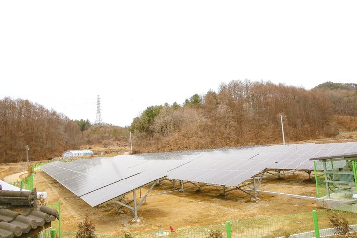 [횡성=뉴시스] 공근면 덕촌리 태양광발전시설 준공. (사진=횡성군 제공) 2026.03.03. photo@newsis.com *재판매 및 DB 금지