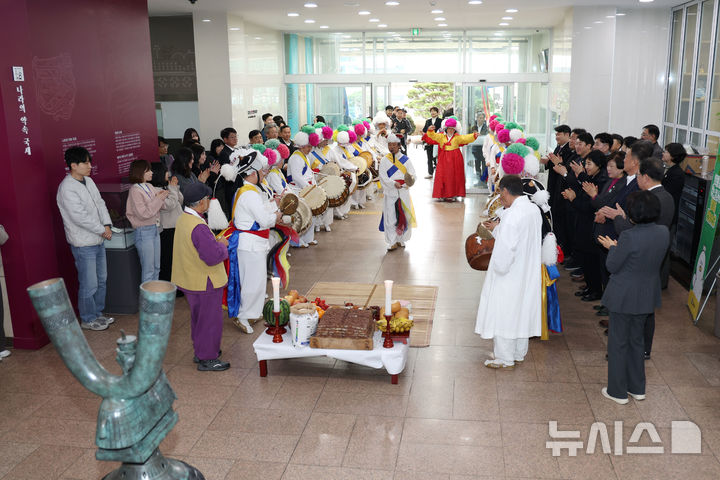 [김해=뉴시스]정월대보름 지신밟기. (사진=김해시 제공). 2026.03.03. photo@newsis.com