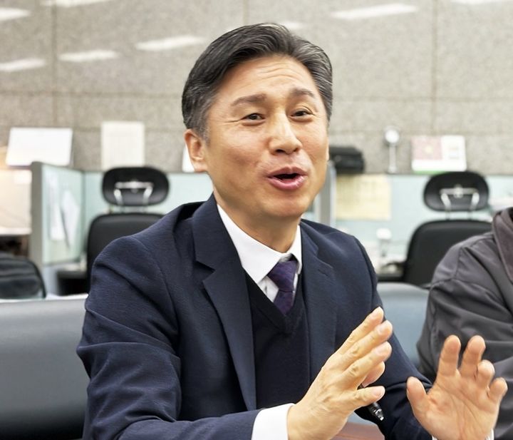 [대전=뉴시스] 백호성 조달청 구매사업국장이 3일 정부대전청사 기자실에서 '레미콘·아스콘 물품 특성에 따른 맞춤형 제도 전환'에 대해 설명하고 있다.kys0505@newsis.com *재판매 및 DB 금지