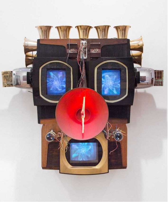 백남준, 인터넷 드웰러: mpbdcg.ten.sspv 1994 혼합매체 109.9x131.9x65.9cm *재판매 및 DB 금지