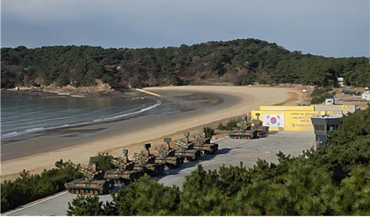 [서울=뉴시스] 심 부품 국산화 개발품을 탑재한 '천마'가 표적기를 향해 유도탄을 발사하고 있다. (사진=국기연 제공) 2026.03.03. photo@newsis.com *재판매 및 DB 금지