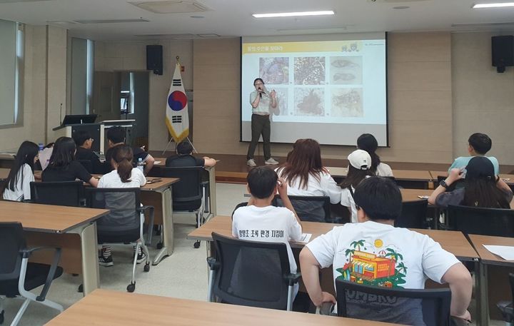 [산청=뉴시스] 지리산국립공원, 환경교육 자유학기제 운영 (사진=지리산국립공원 제공) 2026.03.03. photo@newsis.com *재판매 및 DB 금지