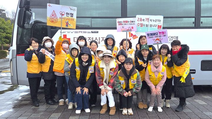 [울산=뉴시스] 3일 대한적십자사봉사회 울산북구협의회원들이 북구청에서 헌혈 캠페인을 전개하고 있다. (사진=울산적십자사 제공) 2026.03.03. photo@newsis.com *재판매 및 DB 금지
