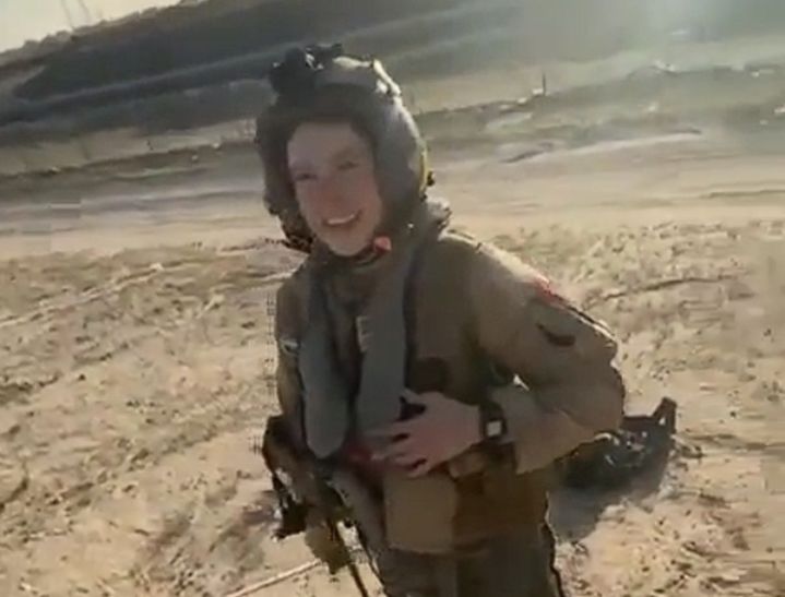 [뉴시스] 미 중앙사령부가 중동 지역에서 발생한 미국 전투기 격추 사고에서 조종사들이 모두 안전하게 탈출했다고 밝혔다. (사진='JuliusChapiro' X 캡처) *재판매 및 DB금지 *재판매 및 DB 금지