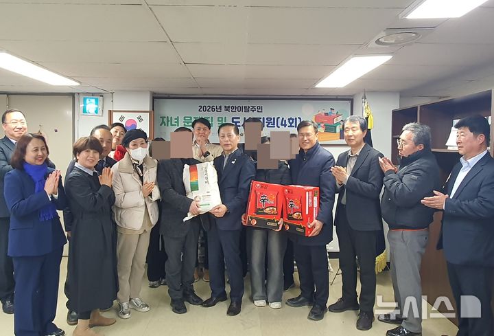 민주평통 인천서구협, 북한이탈주민 자녀들에 문제집 등[인천소식]