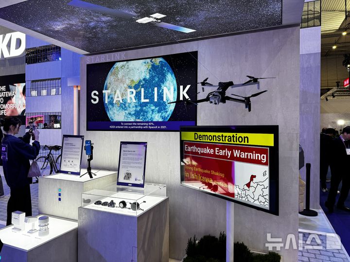 [바르셀로나(스페인)=뉴시스] 심지혜 기자 = 일본 통신사 KDDI가 MWC26에서 스타링크 상용서비스를 소개했다. 