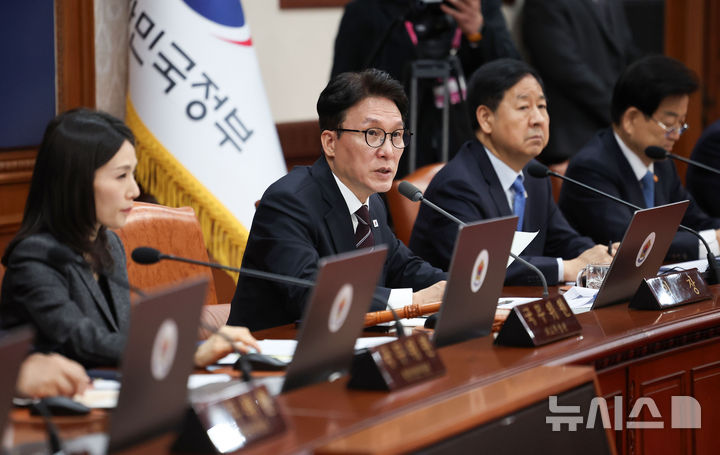 [서울=뉴시스] 김선웅 기자 = 김민석 국무총리가 3일 서울 종로구 정부서울청사에서 열린 국무회의에서 모두발언을 하고 있다. 2026.03.03. mangusta@newsis.com