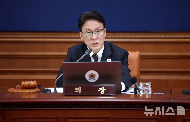 [서울=뉴시스] 김선웅 기자 = 김민석 국무총리가 3일 서울 종로구 정부서울청사에서 열린 국무회의에서 모두발언을 하고 있다. 2026.03.03. mangusta@newsis.com