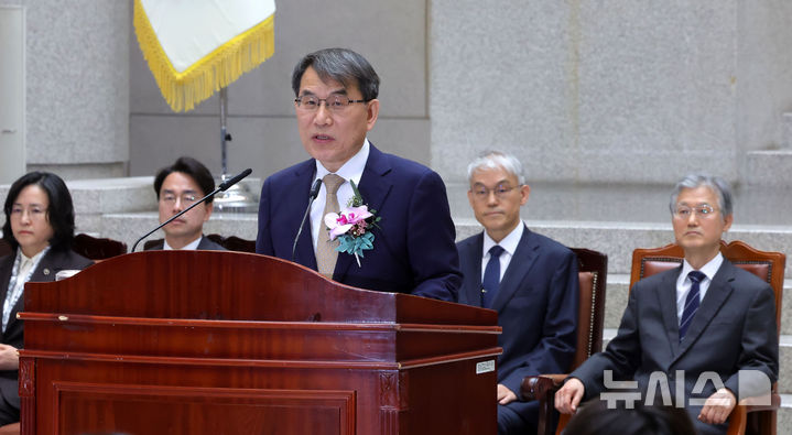 [서울=뉴시스] 홍효식 기자 = 노태악 대법관이 3일 오전 서울 서초구 대법원에서 열린 퇴임식에서 퇴임사하고 있다. 2026.03.03. yesphoto@newsis.com