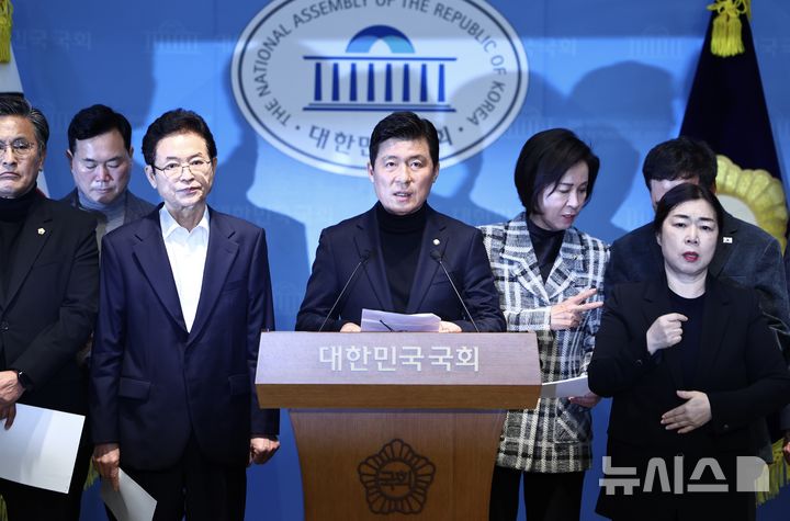 [서울=뉴시스] 김명년 기자 = 구자근 국민의힘 경북도당위원장이 3일 오후 서울 여의도 국회 소통관에서 열린 대구경북 통합법 처리촉구 기자회견에서 발언하고 있다. 2026.03.03. kmn@newsis.com