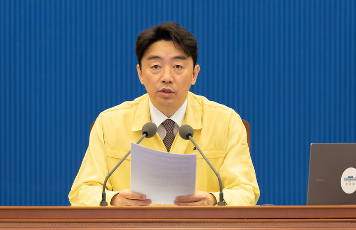 [서울=뉴시스] 고범준 기자 = 강훈식 비서실장이 3일 청와대 여민관 영상회의실에서 수석보좌관회의를 주재하고 있다. (사진=청와대 제공) 2026.03.03. photo@newsis.com *재판매 및 DB 금지