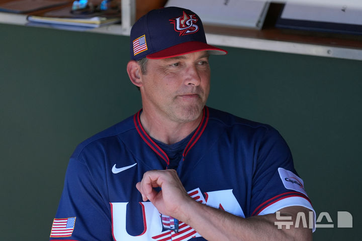 [스코츠데일(미국)=AP/뉴시스]미국 야구 대표팀의 마크 데로사 감독. 2026.03.03.